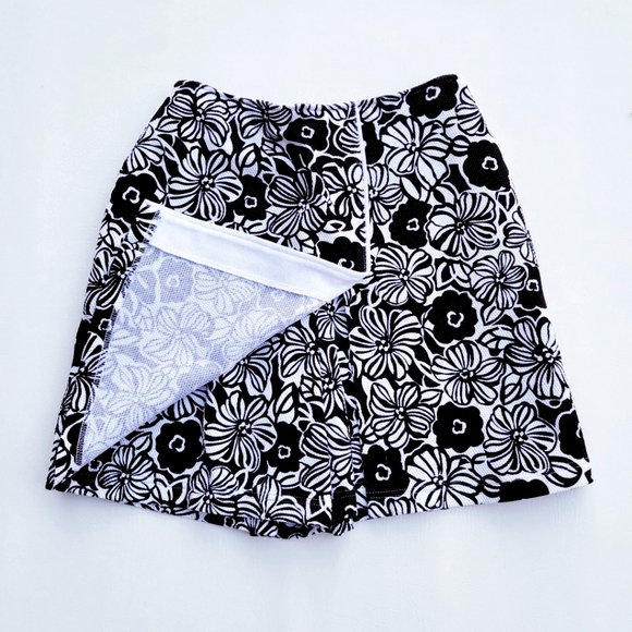 DRESSBARN ♡ NWT Gorgeous Black 'n White Floral Comfy 'n Stretchy Mini Skort S - Picture 3 of 14
